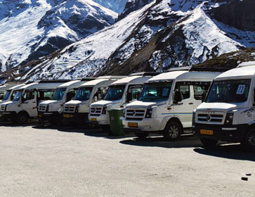 Tempo Traveller Hire in Manali